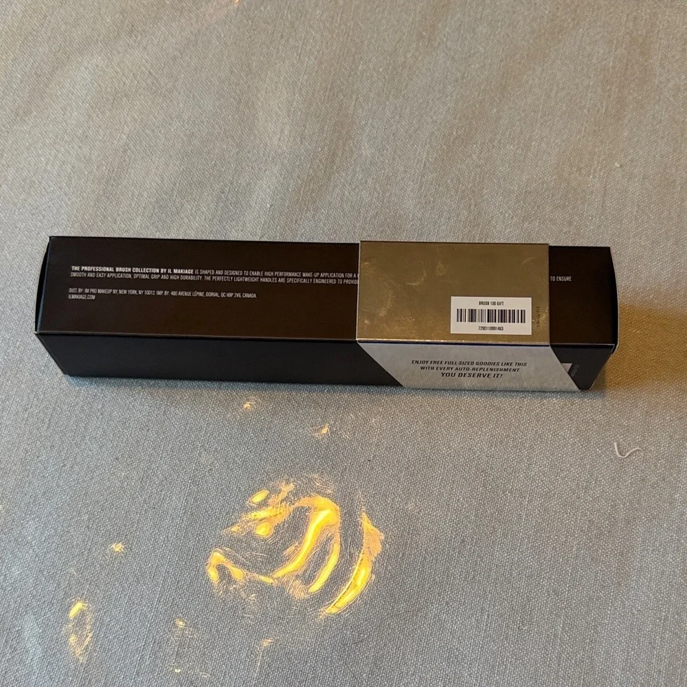 IL MAKIAGE Black and White Makeup Brush - Picture 3 of 3